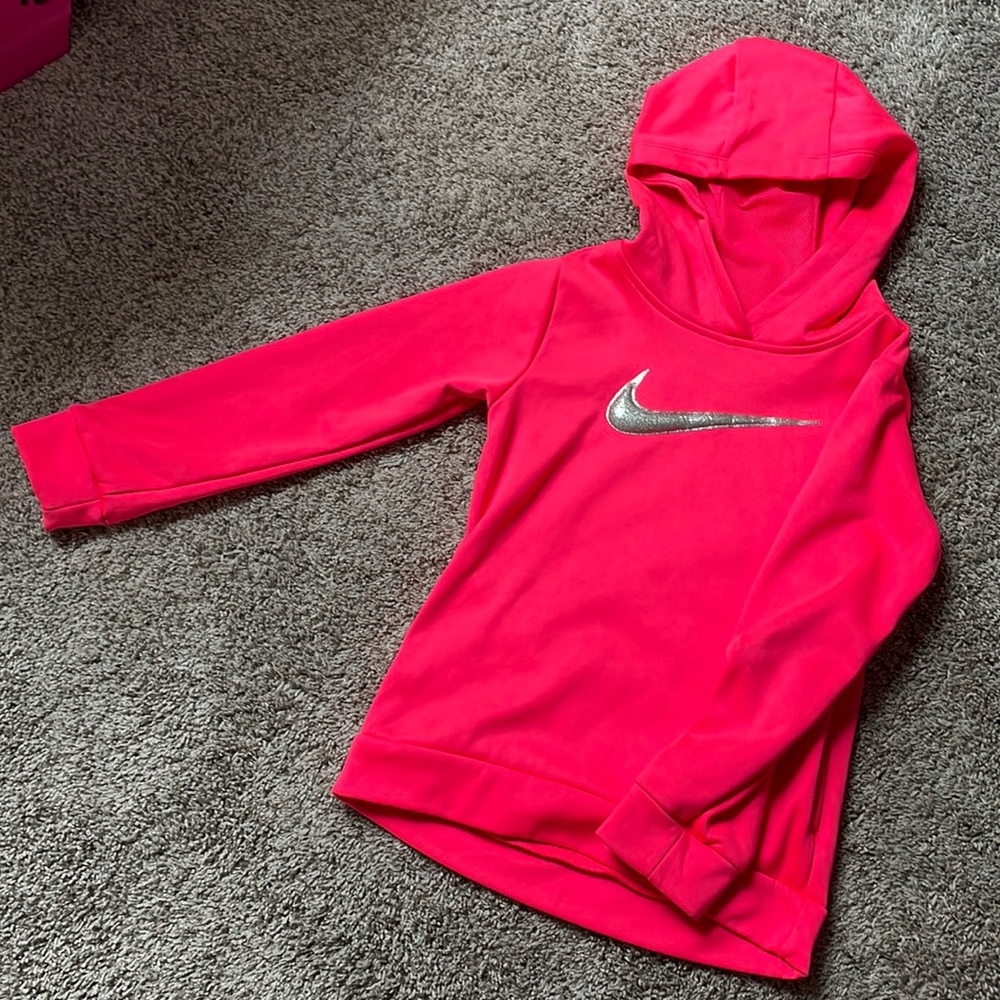 Girls Nike hoodie with side pockets